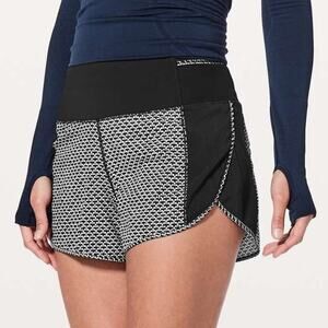Lululemon Real Quick Short W7ANUS Size 6 Monochromic Black Perforated Running